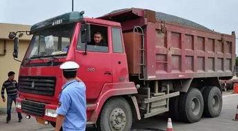 国产卡车拉柴油车视频,高效运输，绿色环保